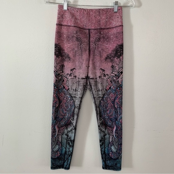 Evolution and Creation Pink Teal Elephant Print Active Wear Leggings Size S - Picture 1 of 6